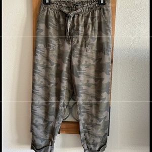 Vanilla Star Camo Jogger Capri Length